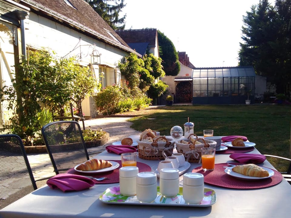 Restaurant/places to eat, Balcony/Terrace, Breakfast