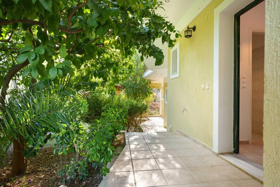 Giannatos' Studios - Makis Apartment in Cephalonia