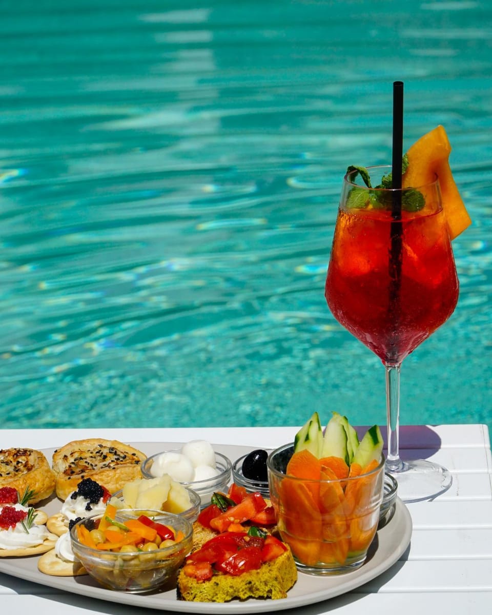 Swimming pool, Continental breakfast