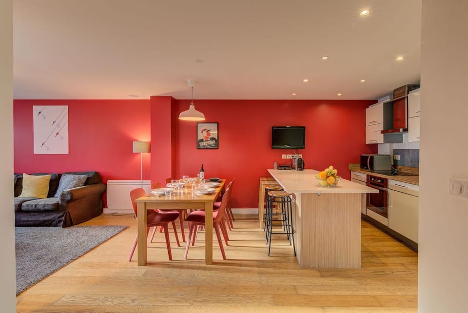 TV and multimedia, Kitchen or kitchenette, Living room, Seating area, Dining area, minibar