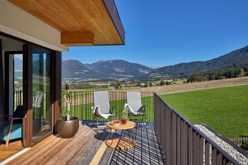 Spring, Day, Natural landscape, Summer, View (from property/room), Balcony/Terrace, Autumn, Mountain view