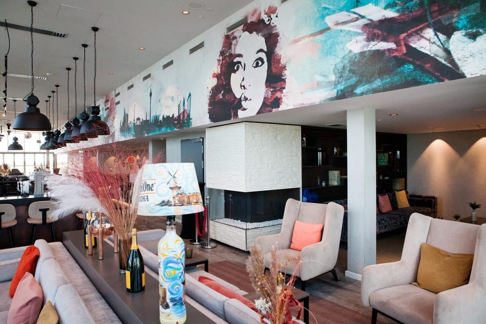 TV and multimedia, Living room, Lounge or bar, Decorative detail, Seating area, Evening entertainment, furniture