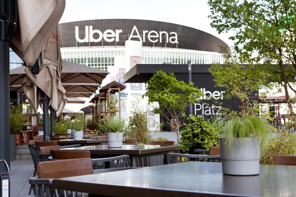 Nearby landmark, Restaurant/places to eat, Day, Banquet/Function facilities, Seating area, Location