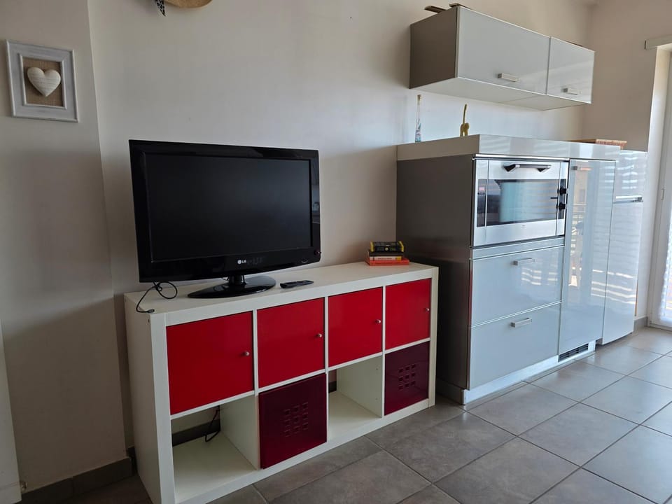 TV and multimedia, oven