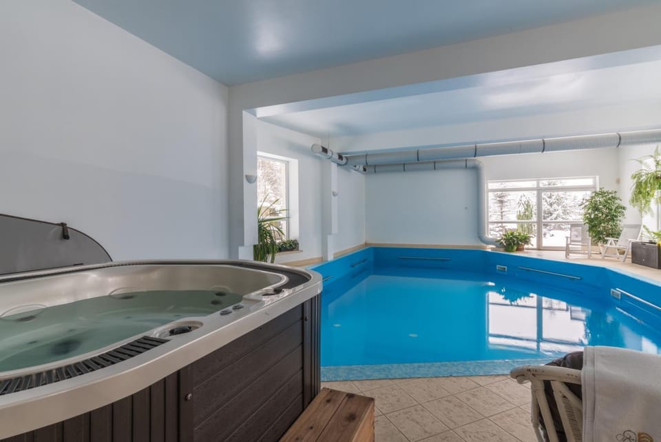Hot Tub, Swimming pool