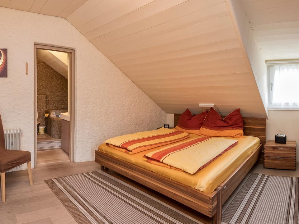 Bed, Other, Photo of the whole room, Decorative detail, Bedroom