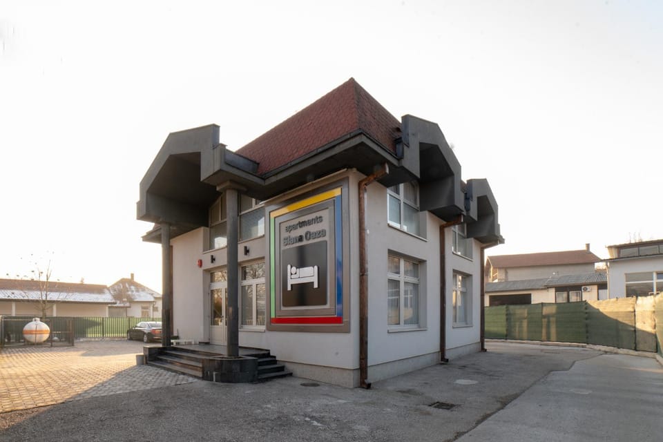 Property building, Facade/entrance