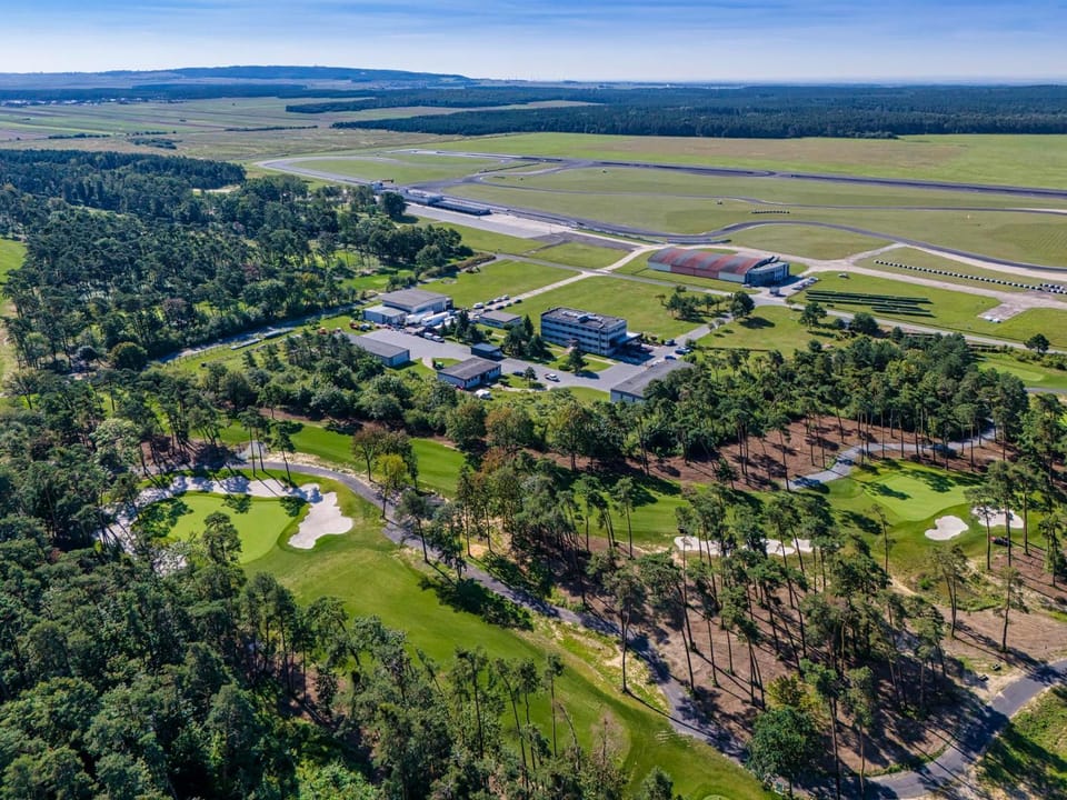 Off site, Bird's eye view, Area and facilities, Entertainment, Location
