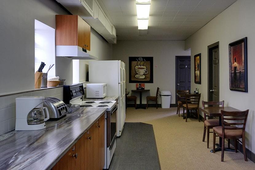 Kitchen or kitchenette, Dining area