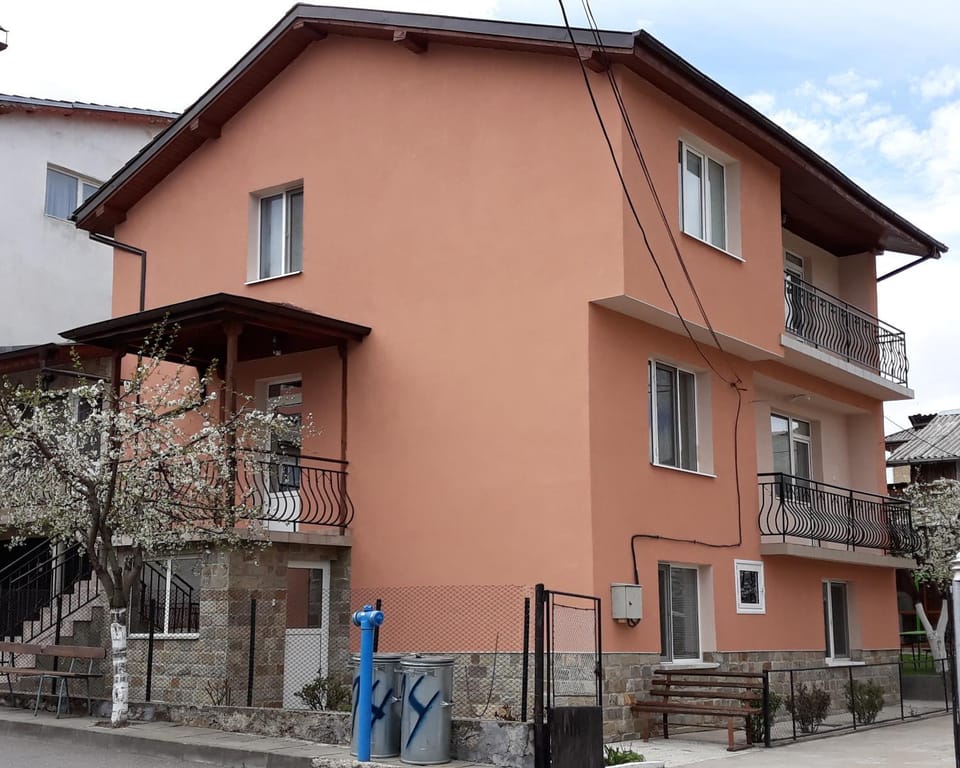 Facade/entrance