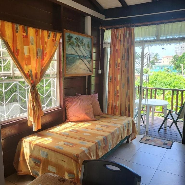 Dolphin Inn Guesthouse & Apartments Bed and Breakfast in Oistins