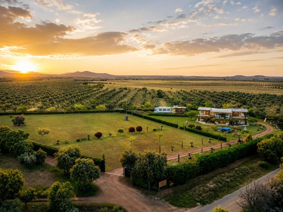 Property building, Spring, Off site, Natural landscape, Garden view, Swimming pool, Sunset