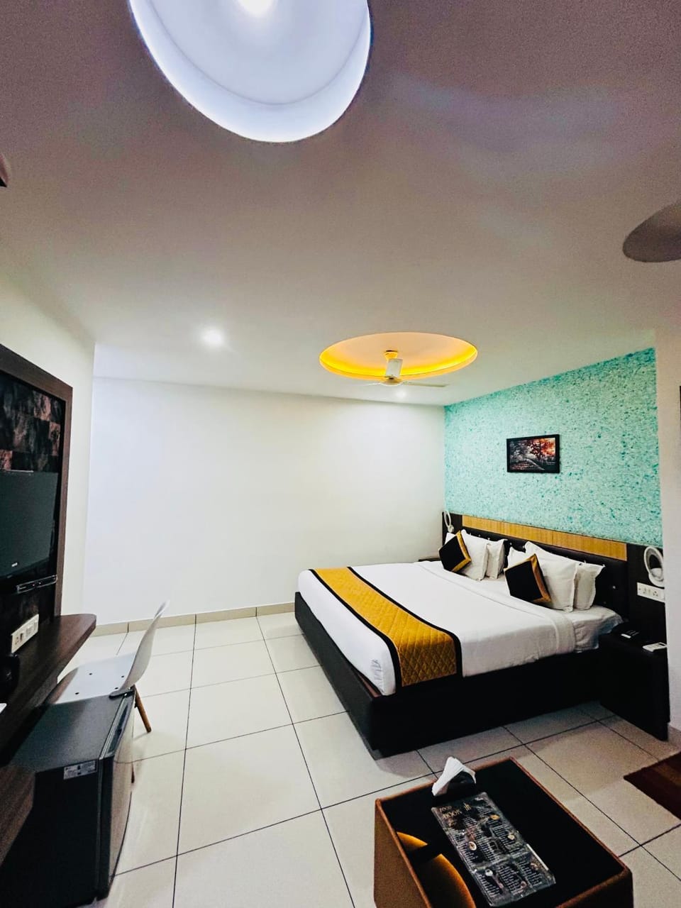 Bed, Photo of the whole room