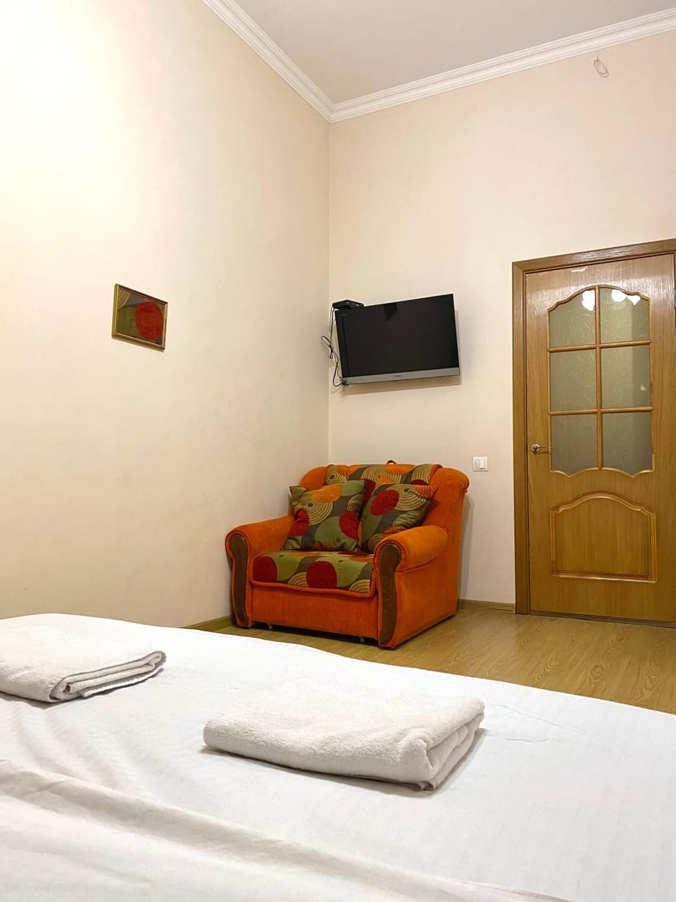 Bed, TV and multimedia, Bedroom