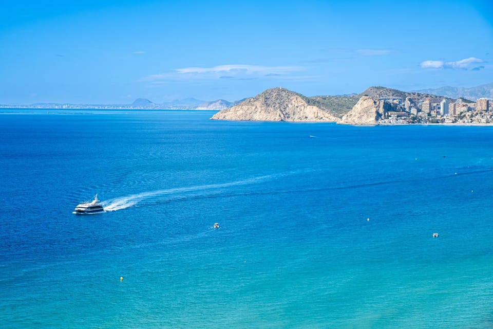 Nearby landmark, Day, Natural landscape, Activities, Beach, Mountain view, Sea view