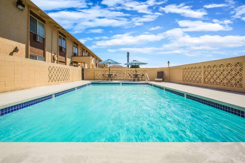 On site, Pool view, Swimming pool, Swimming pool