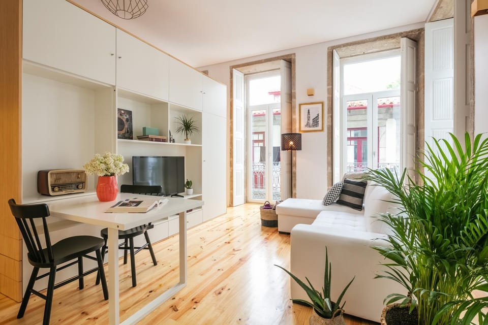 Property building, Living room, Seating area, Dining area, Street view