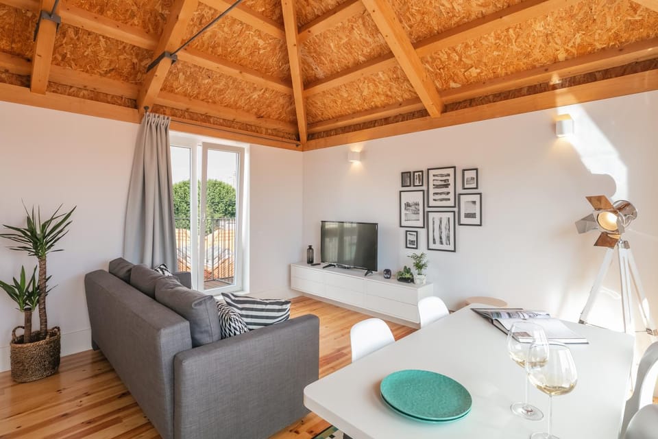 Balcony/Terrace, Living room, Seating area, Dining area, Street view