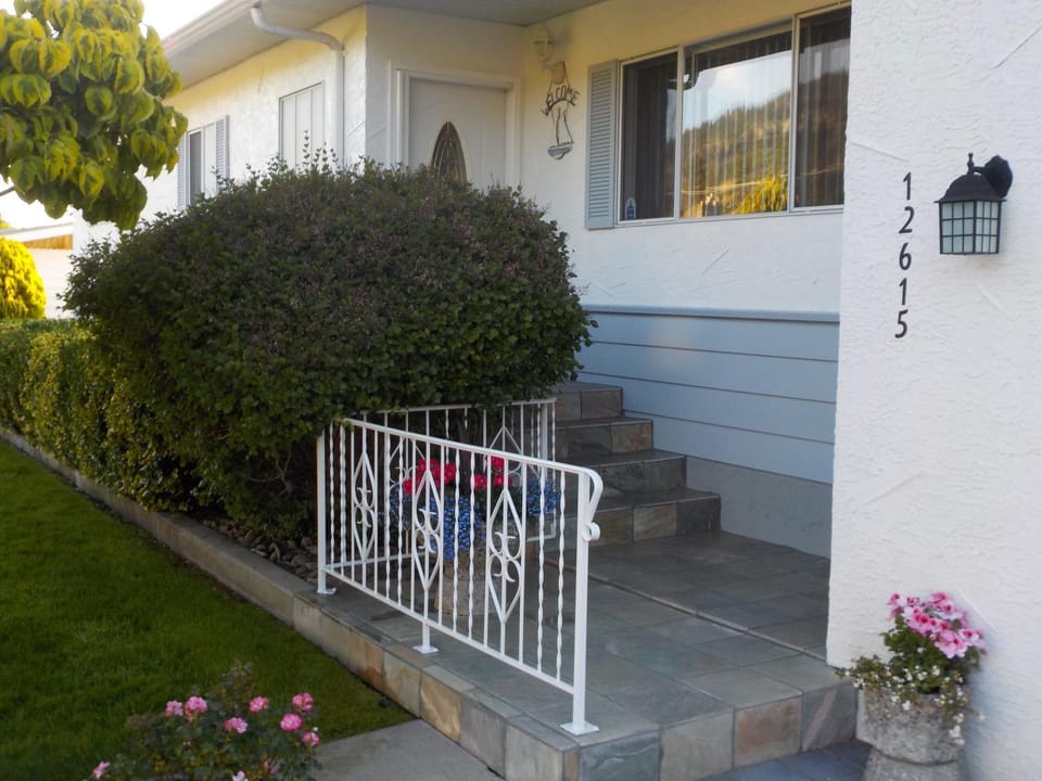 Dogwood Bed & Breakfast Bed and Breakfast in Summerland