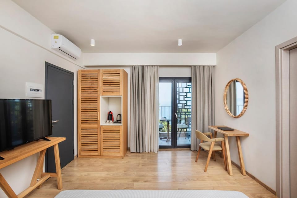 TV and multimedia, Coffee/tea facilities, wardrobe