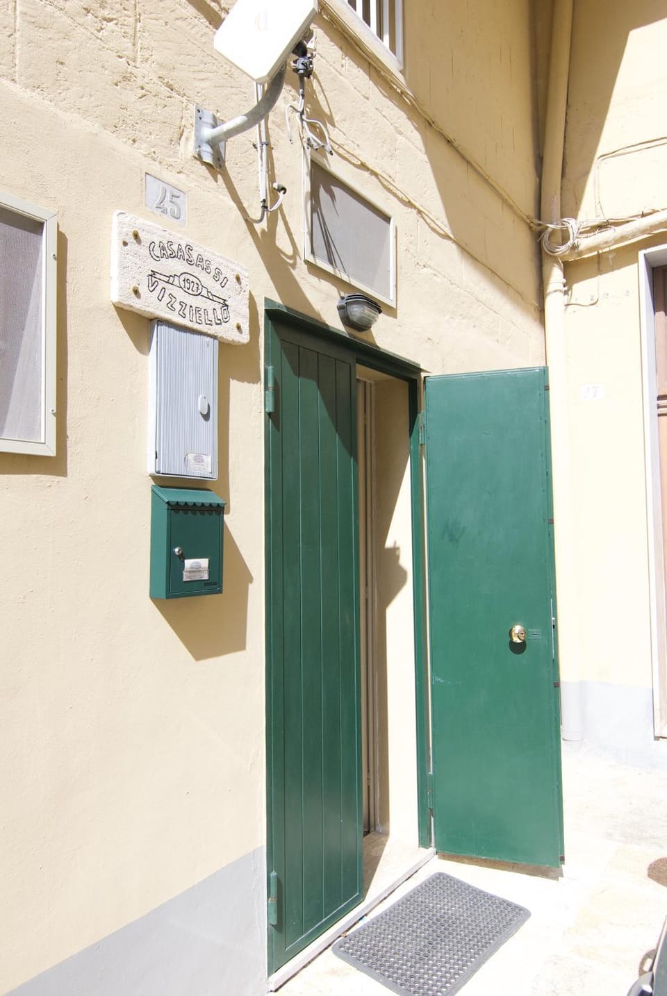 Facade/entrance