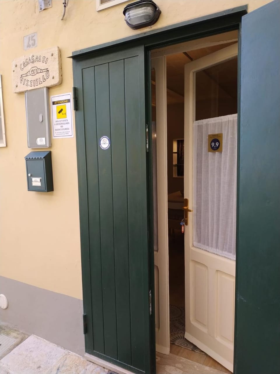 Facade/entrance