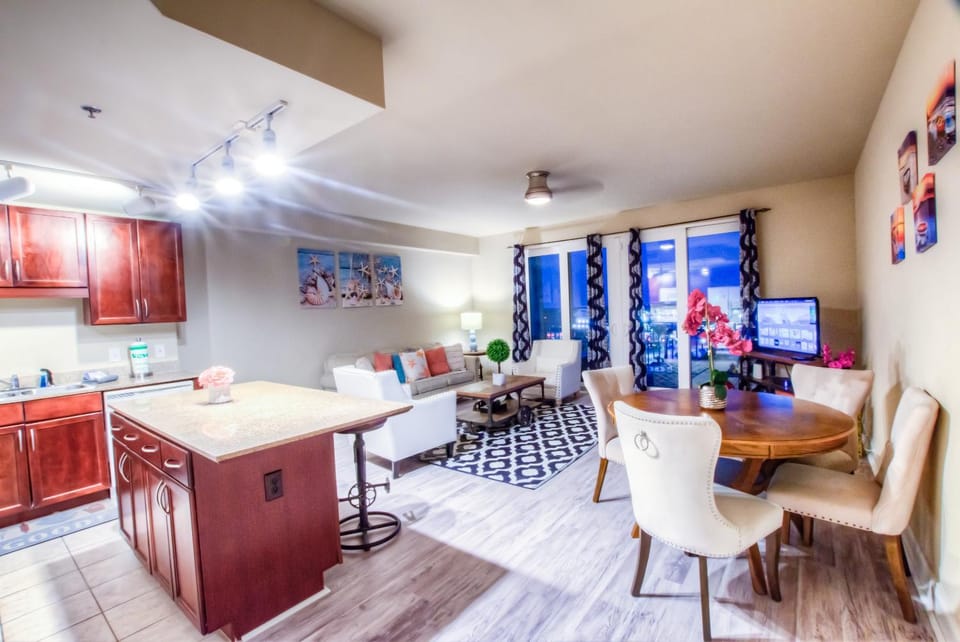 Laketown Wharf 1035 By Aneliya House in Long Beach