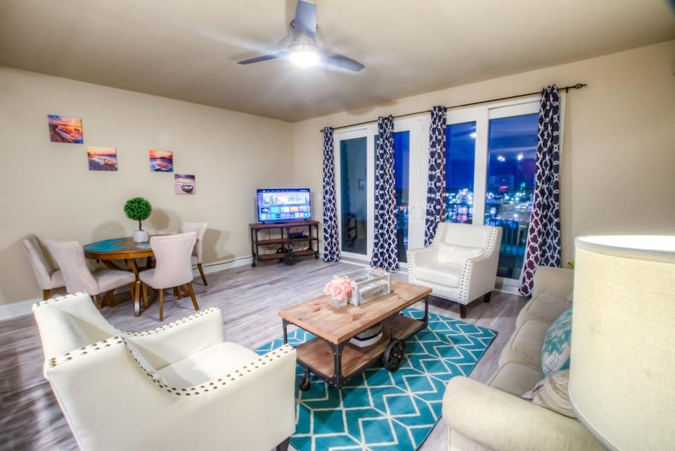 Laketown Wharf 1035 By Aneliya House in Long Beach
