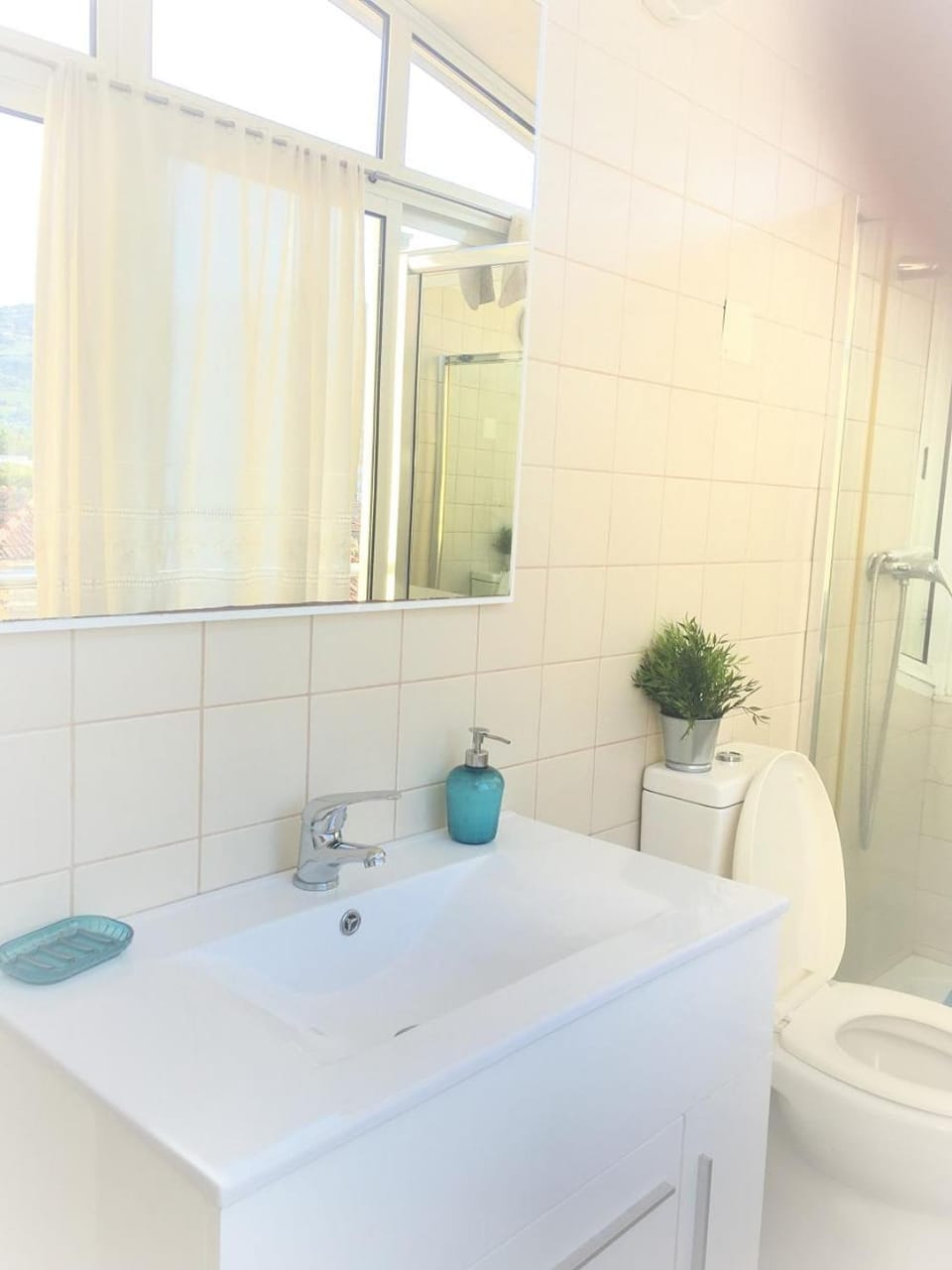 Bathroom, Mountain view