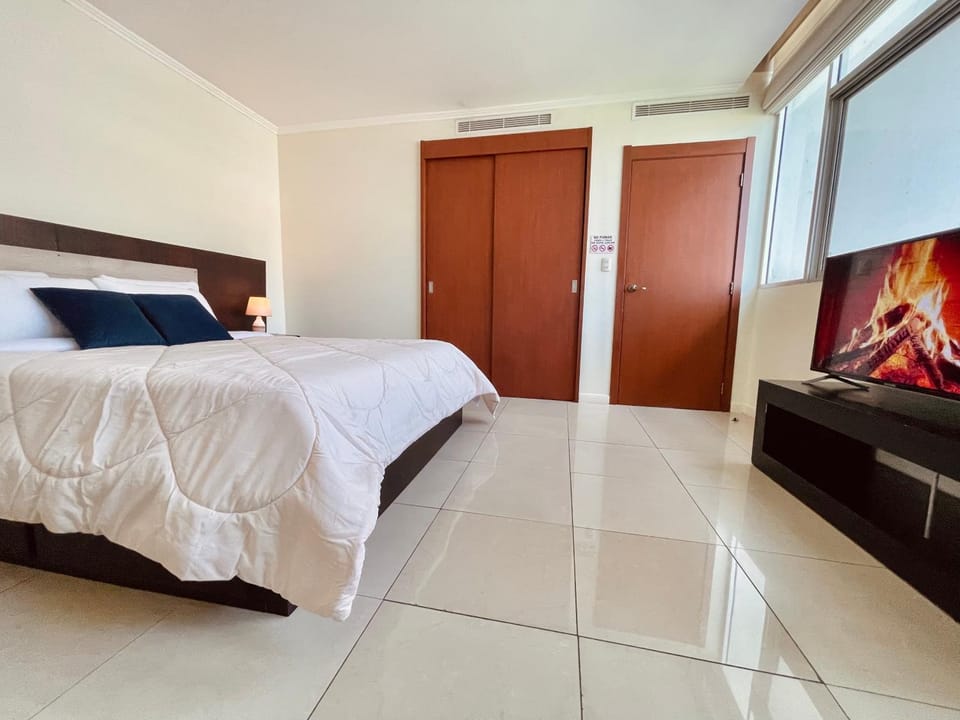 Suite frente al río en Puerto Santa Ana Riverfront Apartment in Guayaquil