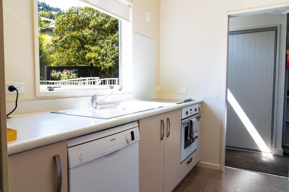 dishwasher, pet friendly, kitchen