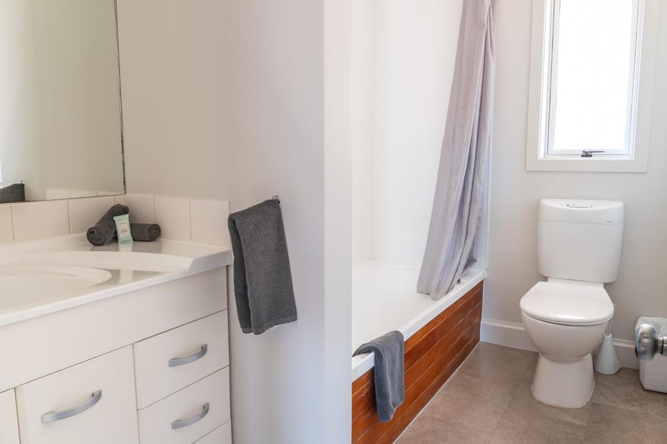 Shower, Toilet, Bathroom, Bath