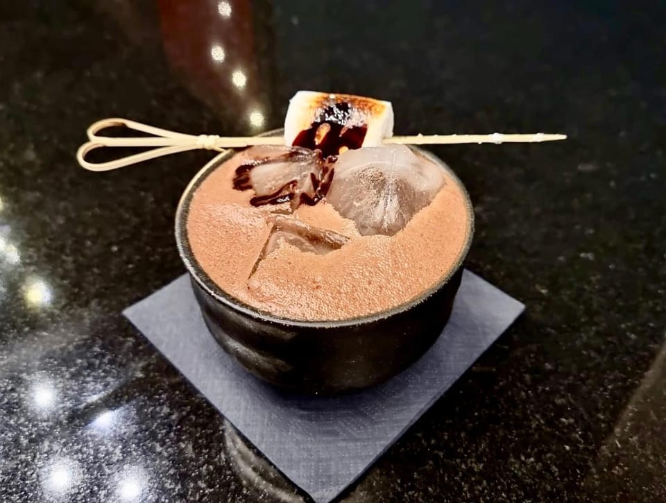 Restaurant/places to eat, Lounge or bar