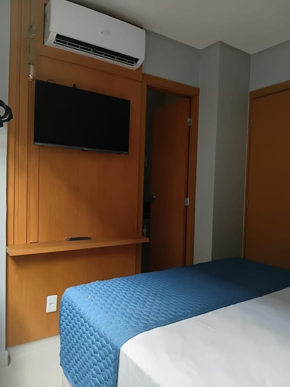 Bed, TV and multimedia, Photo of the whole room, Evening entertainment, air conditioner