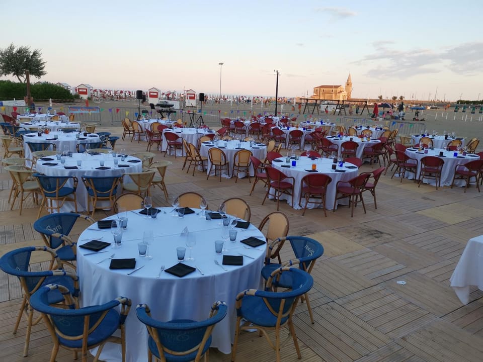 Restaurant/places to eat, Banquet/Function facilities, Beach, Evening entertainment, Sea view, Entertainment, Lunch, Dinner, Sunset