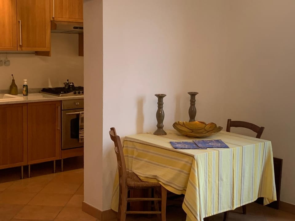 Kitchen or kitchenette, Dining area, pet friendly, stove
