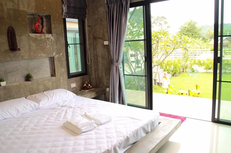 Angie Resort at Nakhon Nayok Resort in Laos