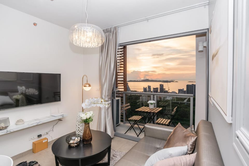 TV and multimedia, View (from property/room), Living room, Seating area