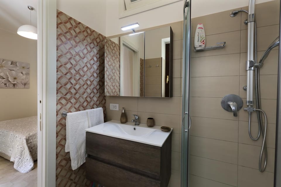 Shower, Bathroom, Balcony/Terrace, towels