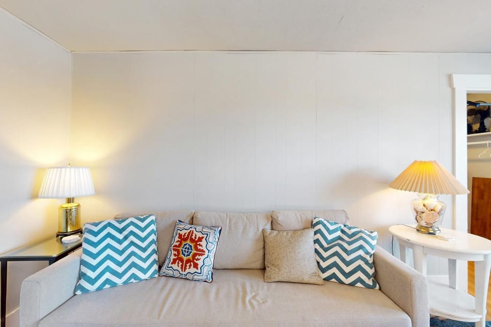 West Bremerton Cozy Home Apartment in Bremerton