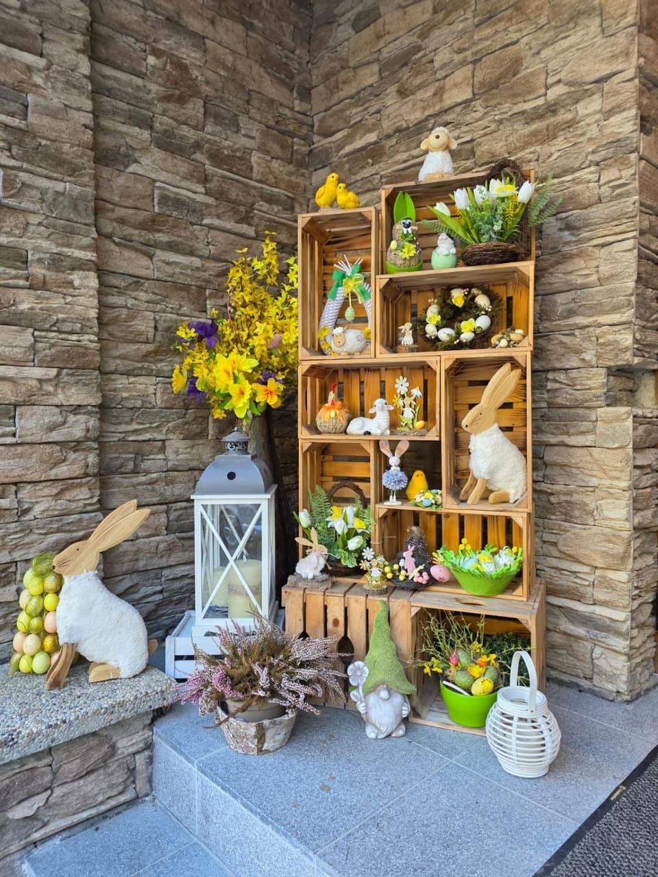 Property building, Facade/entrance, Spring, Off site, Day, On site, Entertainment, Seasons