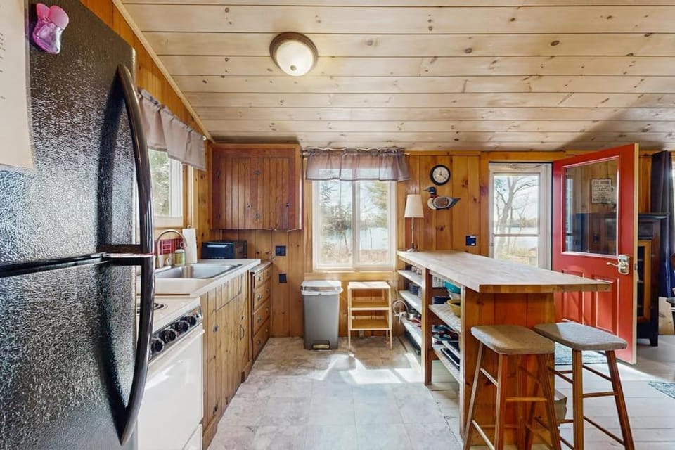 Kitchen or kitchenette, kitchen