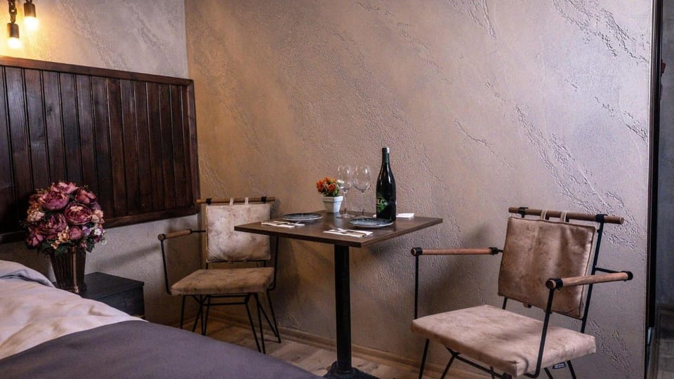 Bed, Photo of the whole room, Dining area
