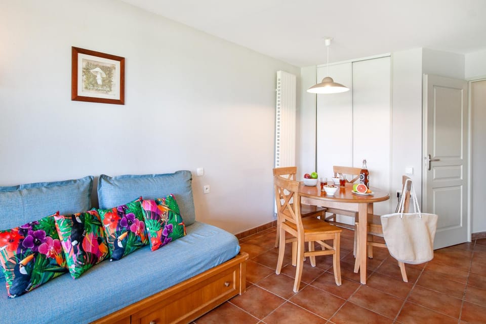 Kitchen or kitchenette, Living room, Seating area, Dining area, wardrobe