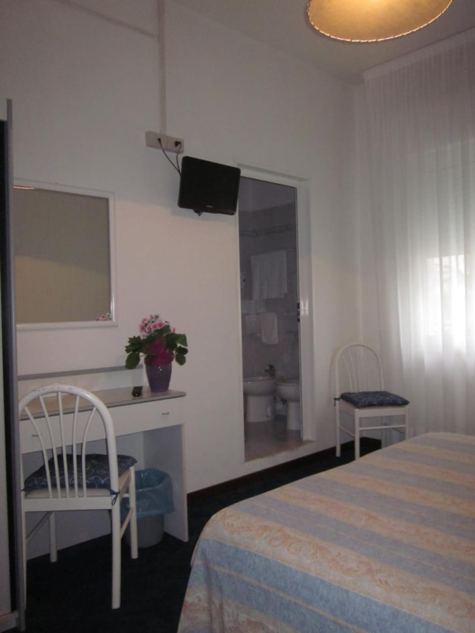 TV and multimedia, Seating area