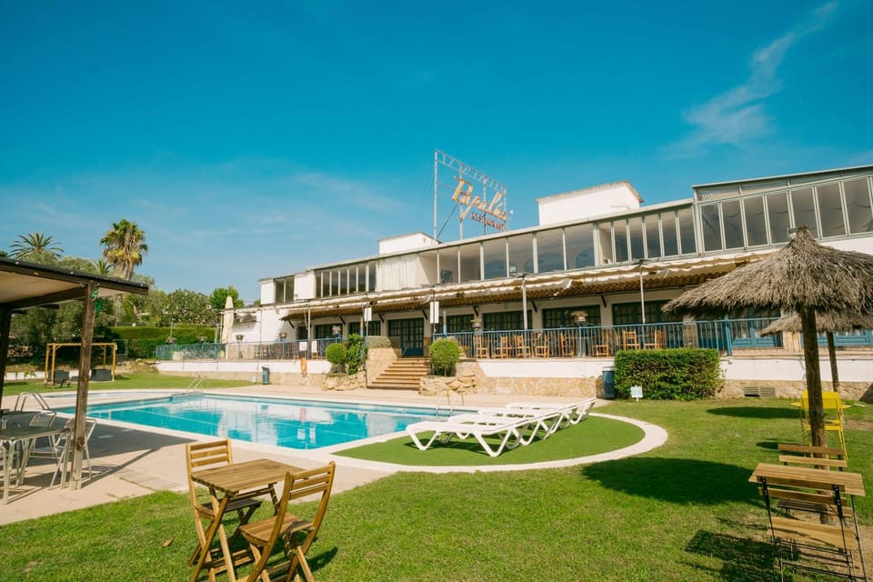 Property building, Garden, Pool view, Swimming pool
