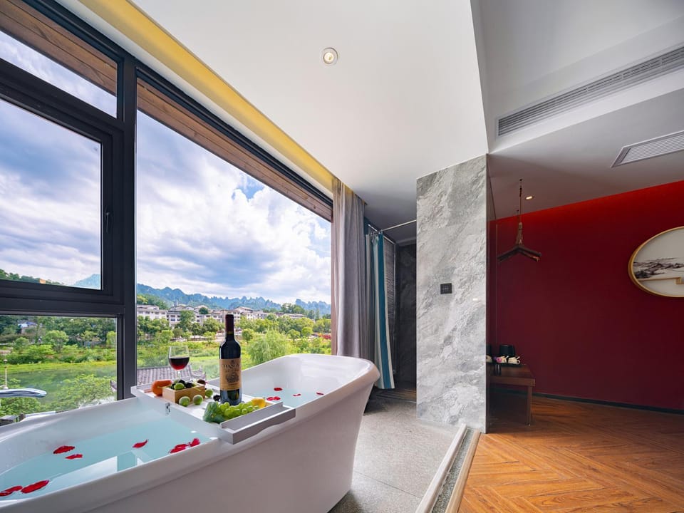 View (from property/room), Mountain view, River view, Bath