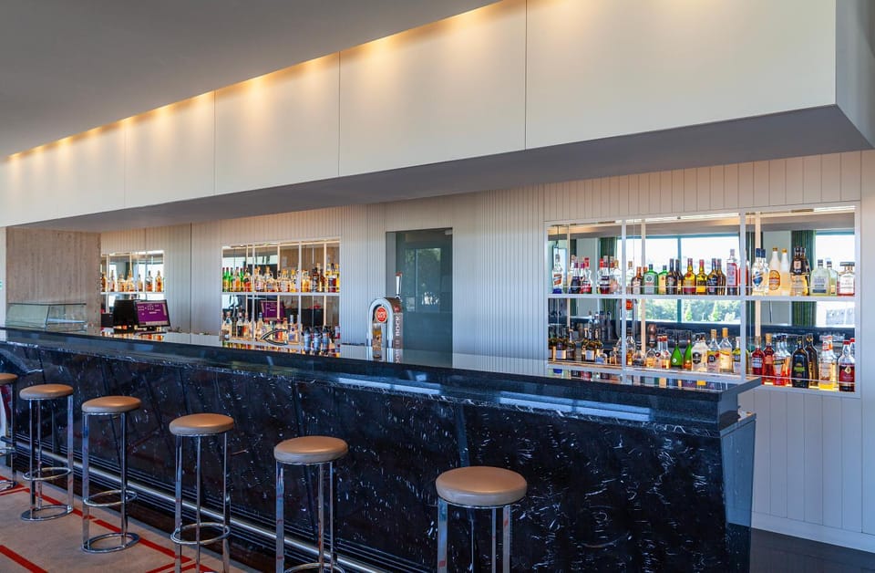 Lounge or bar, Food and drinks, Drinks