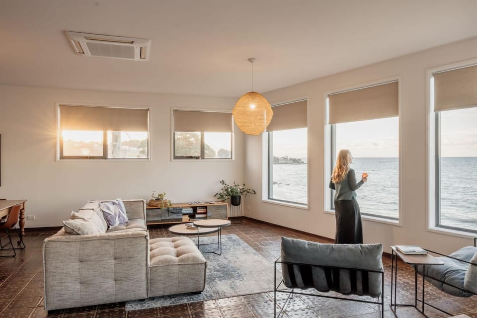 Novo Luxury Apartment Penguin Accommodation Itas Apartment in Penguin