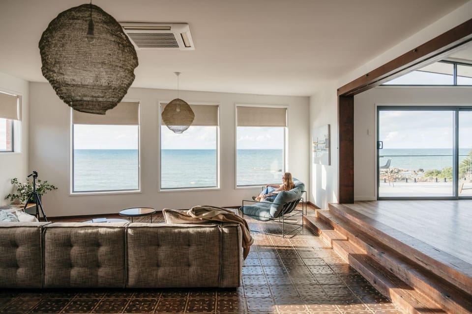 Novo Luxury Apartment Penguin Accommodation Itas Apartment in Penguin